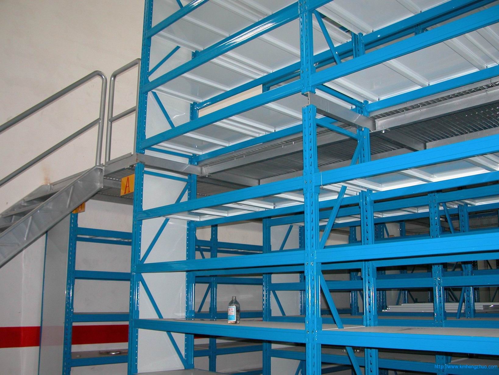 HZ-688型阁楼式货架应用案例 HZ-688型阁楼式货架应用案例