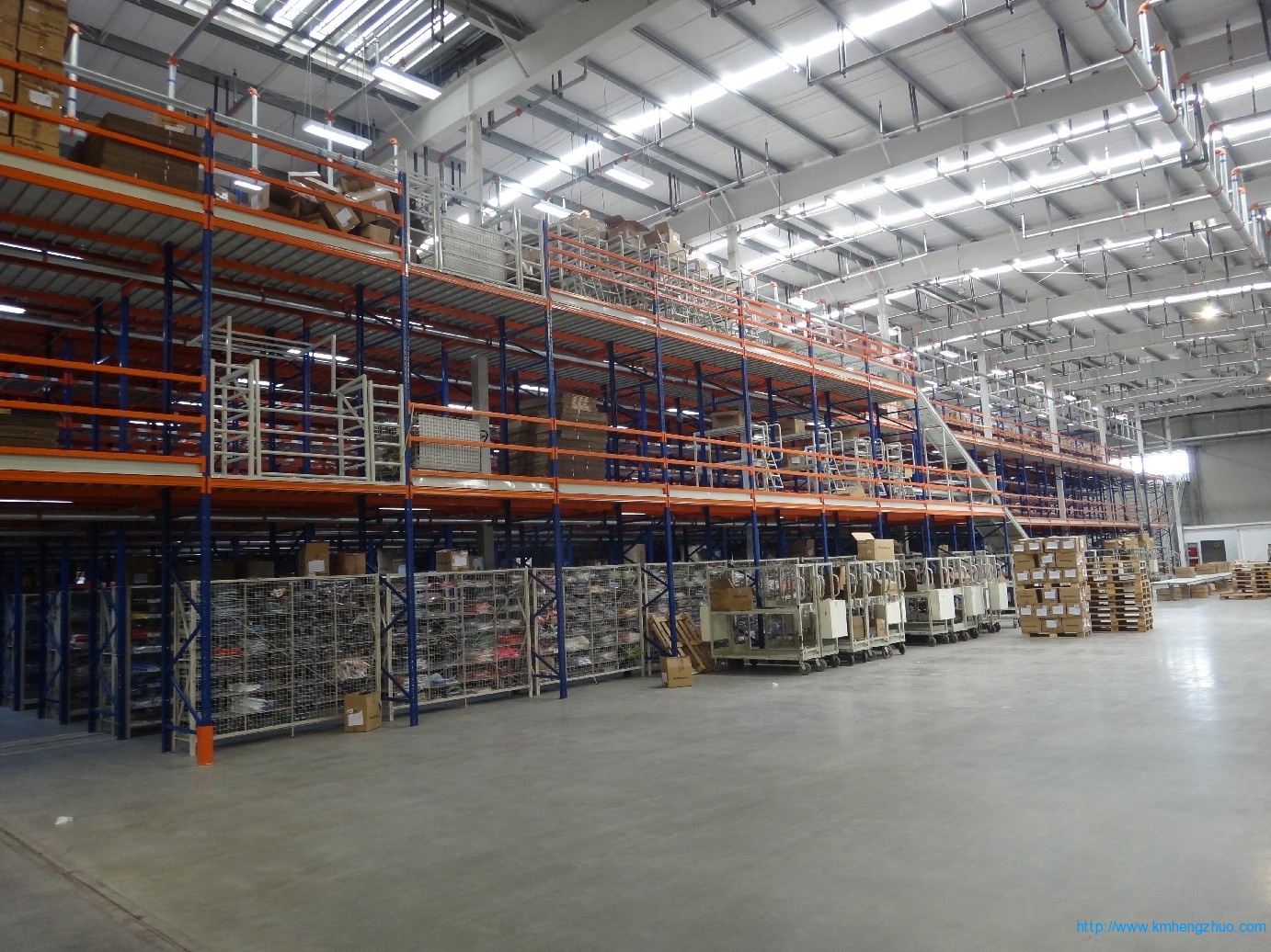 HZ-688型阁楼式货架应用案例 HZ-688型阁楼式货架应用案例