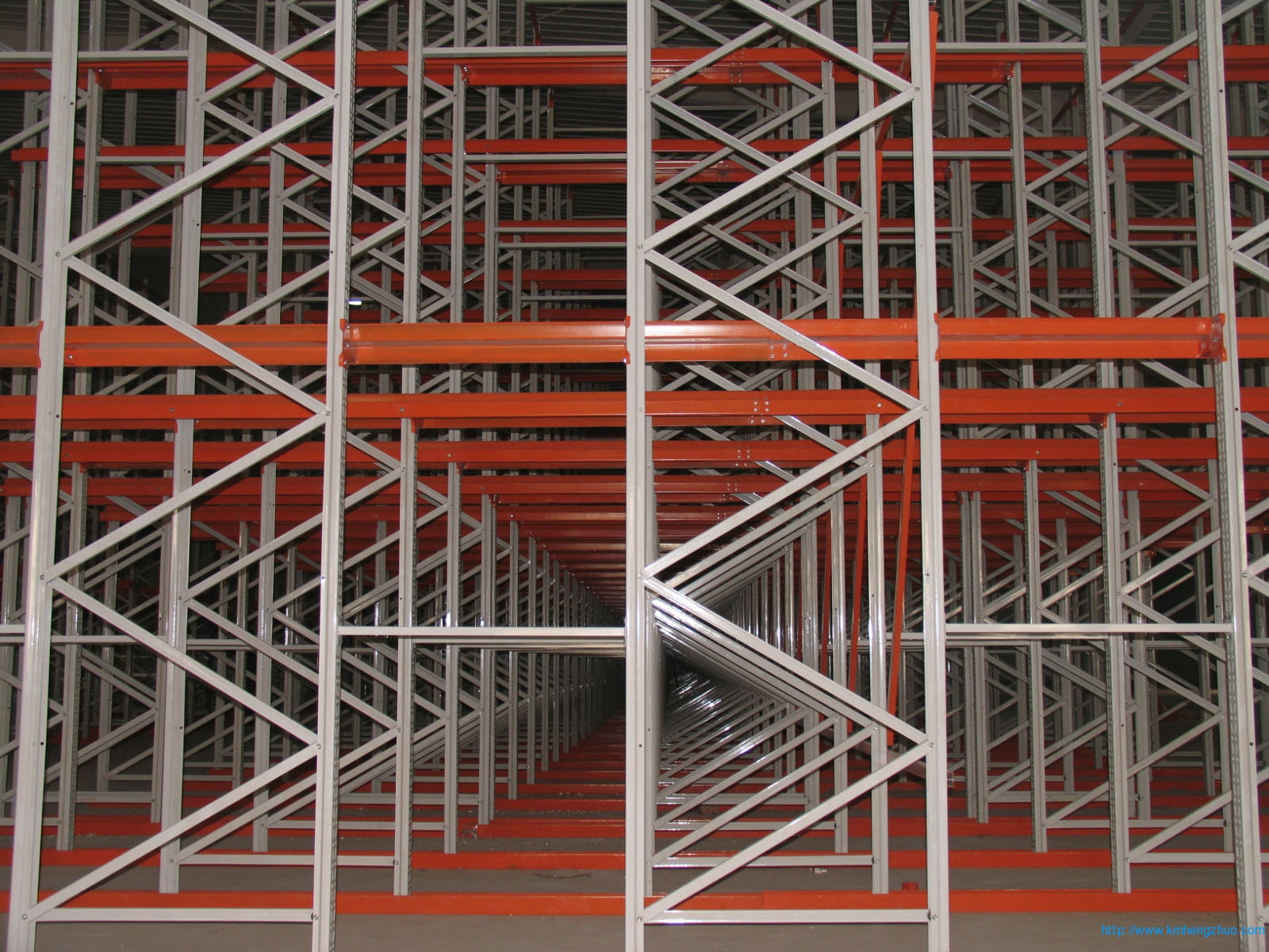 HZ-798型通廊式货架 通廊式仓库货架应用案例